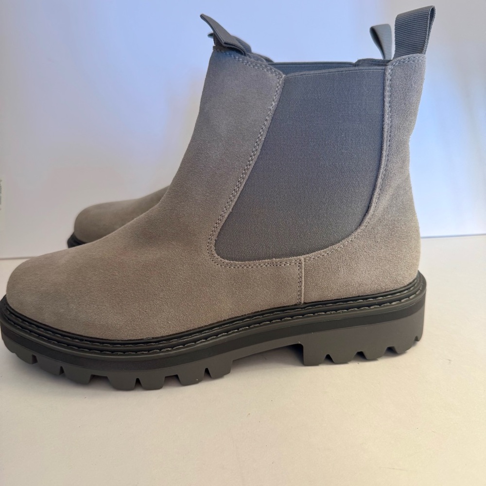 NWOT. Cushionaire Derby Rugged Chelsea gray Boots. Size 11M